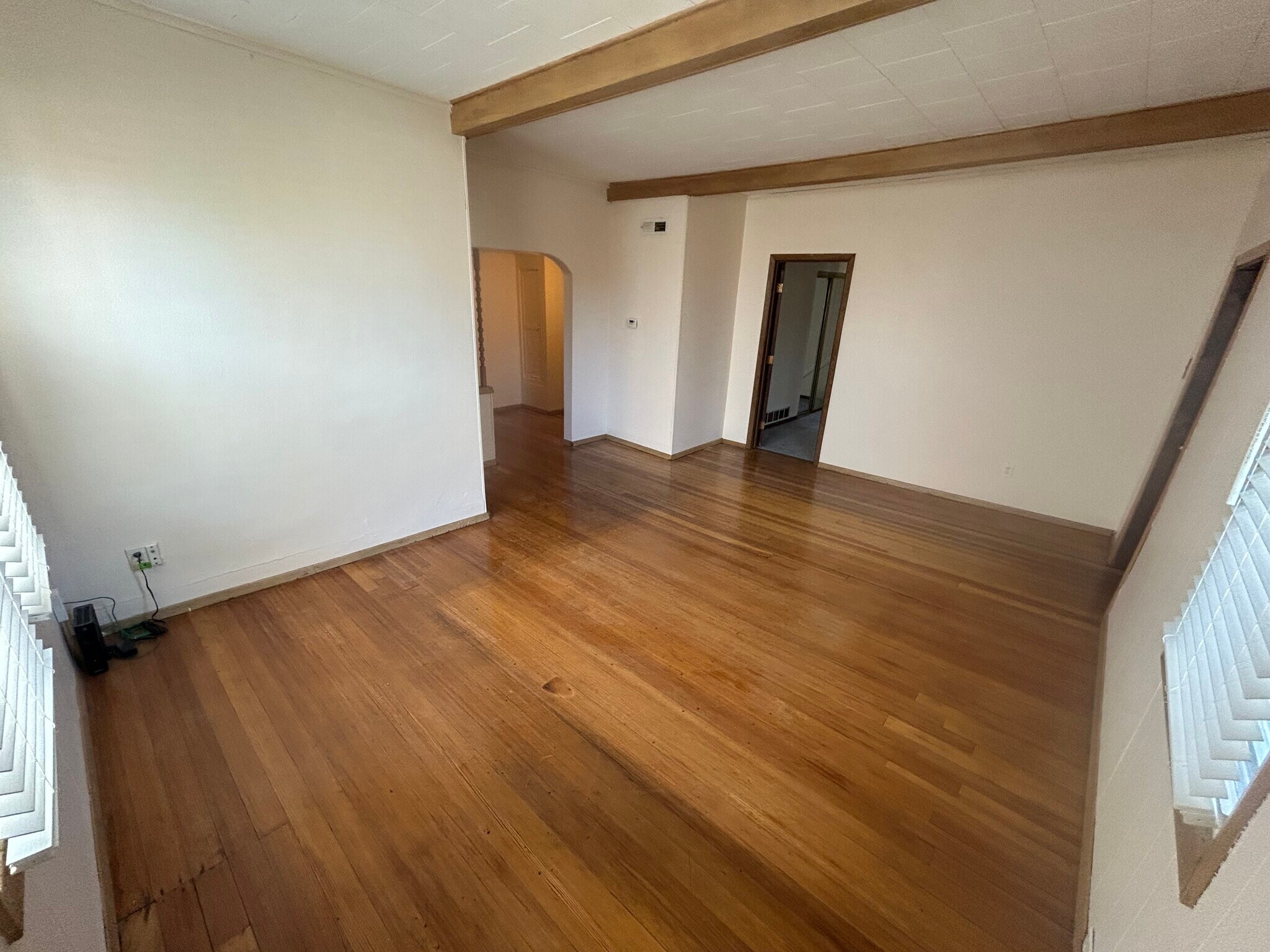 Building Photo - 222 E Lawrence Ave