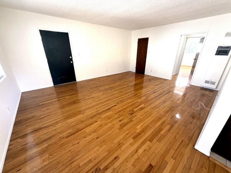 Building Photo - 807 3rd St