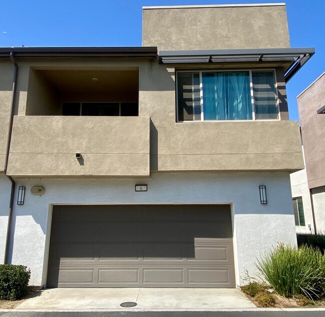 Building Photo - Modern 3-Bed, 3-Bath Home with Garage & Re...