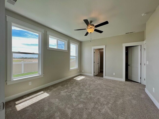 Building Photo - 4 Bedroom 3 Bath New Star Development