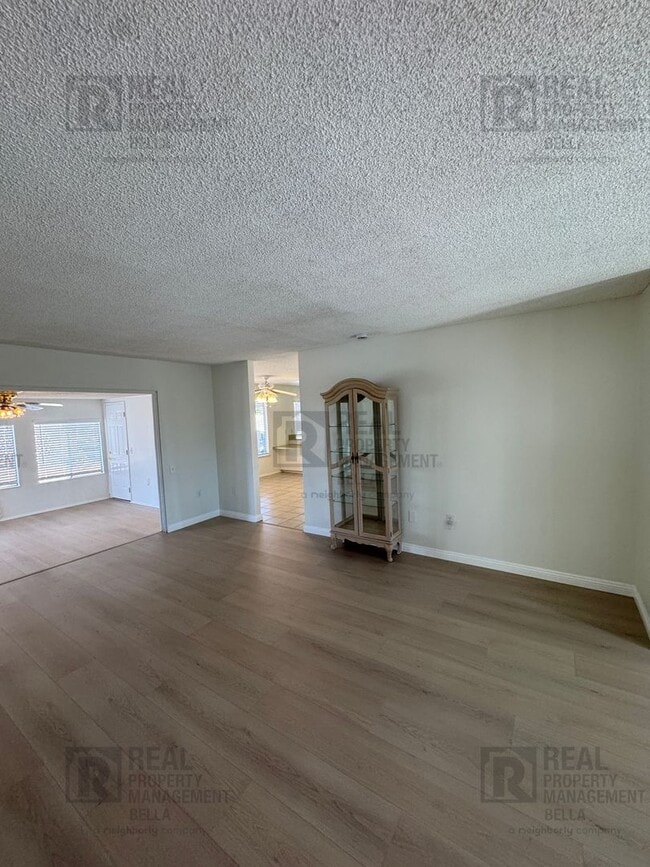 Building Photo - 55+ Community Gem: Open Floor Plan, Large Backyard & Clubhouse Amenities