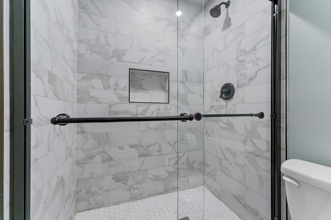 Building Photo - 856 SW Rustic Cir