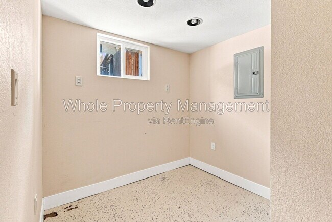 Building Photo - 3044 W Clyde Pl