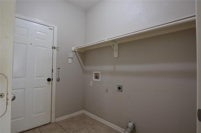 Building Photo - 1400 Oakcrest Dr