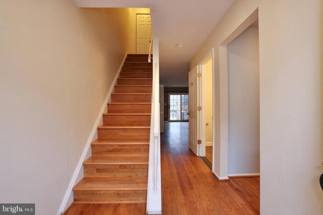 Building Photo - 935 S Rolfe St