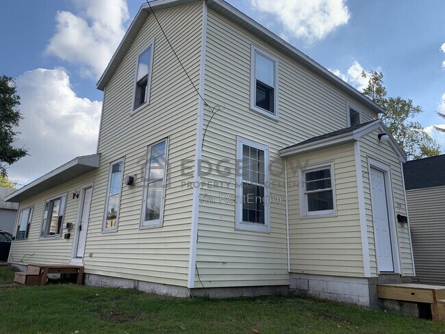 Building Photo - 99 Houston Ave