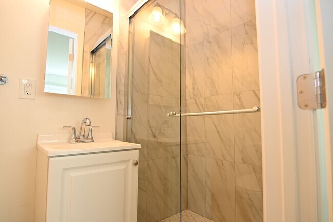 Building Photo - 460 Richfield Dr