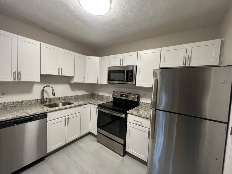 Building Photo - 282 Grove St