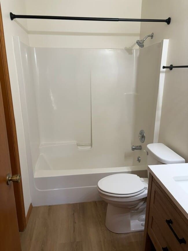 Building Photo - 2 Bedroom 1 Bathroom Condo