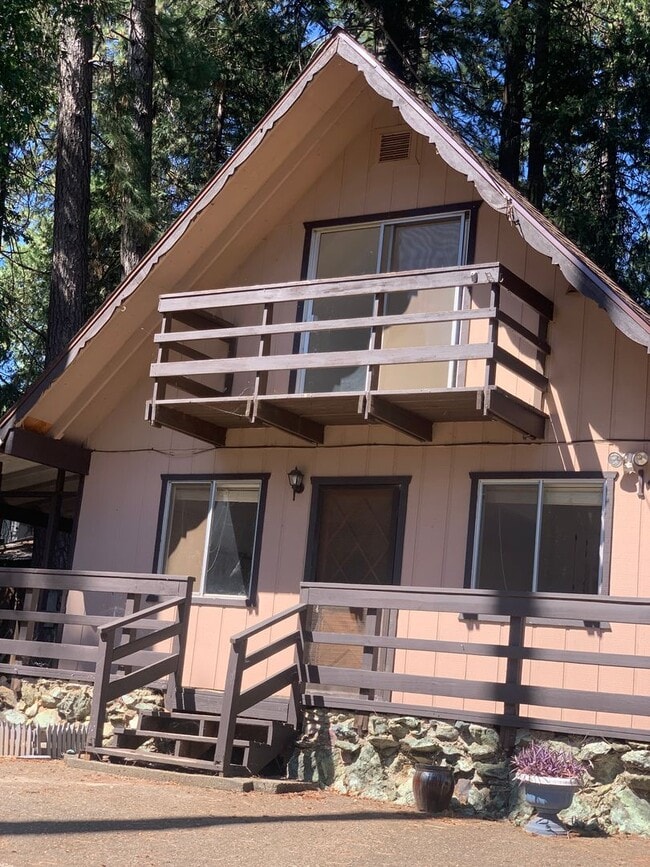 Building Photo - Two story 4 bedroom 2 bath home, Magalia