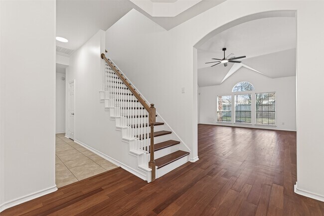 Building Photo - 1015 Longdraw Dr