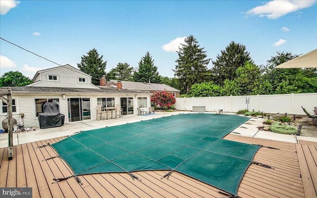 Building Photo - 7203 Peekskill Dr