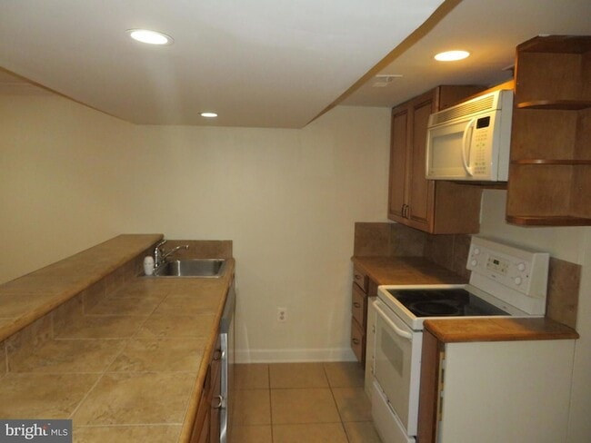 Building Photo - 1381 Hazel Nut Ct