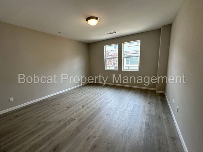 Building Photo - 860 Furlong Dr
