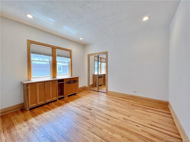 Building Photo - 77 Glenbrook Rd
