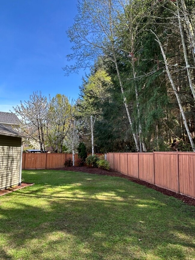 Building Photo - Updated 2 bedroom + loft, 2.5 bath DuPont Home