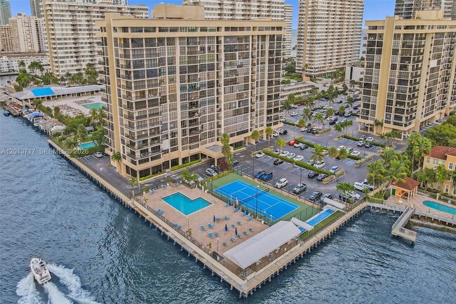 Building Photo - 2017 S Ocean Dr