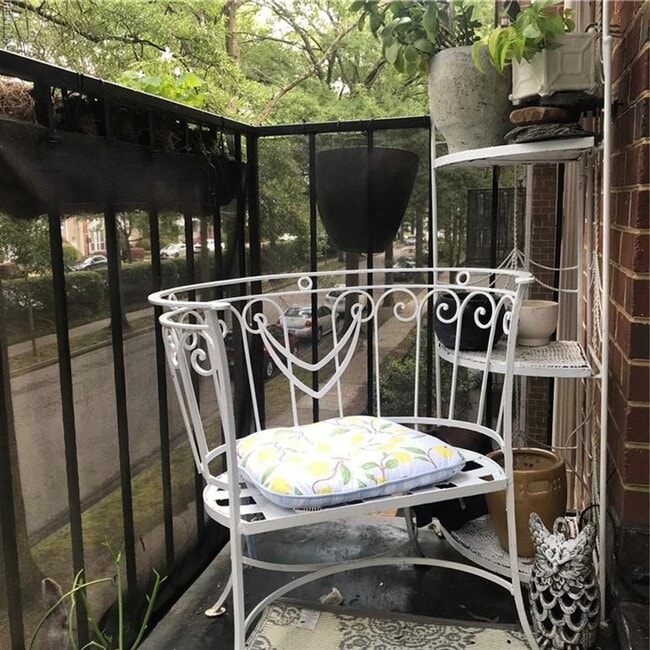 Building Photo - Ghent on the Square