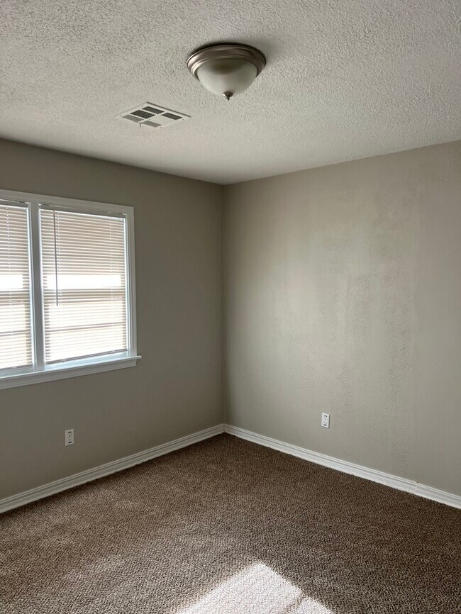 Building Photo - 9412 Northland Rd