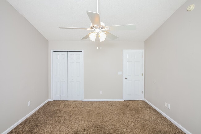 Building Photo - Charming Lexington Home