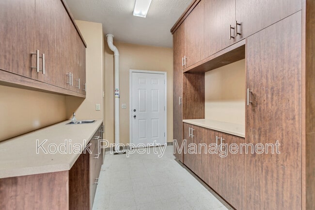 Building Photo - 3608 E Crest Mount Cir