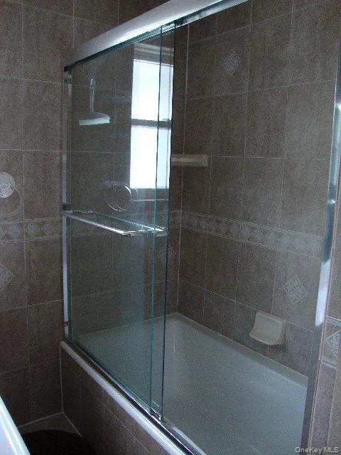 Building Photo - 25 Elm St