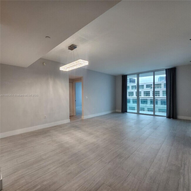 Building Photo - 950 Brickell Bay Dr