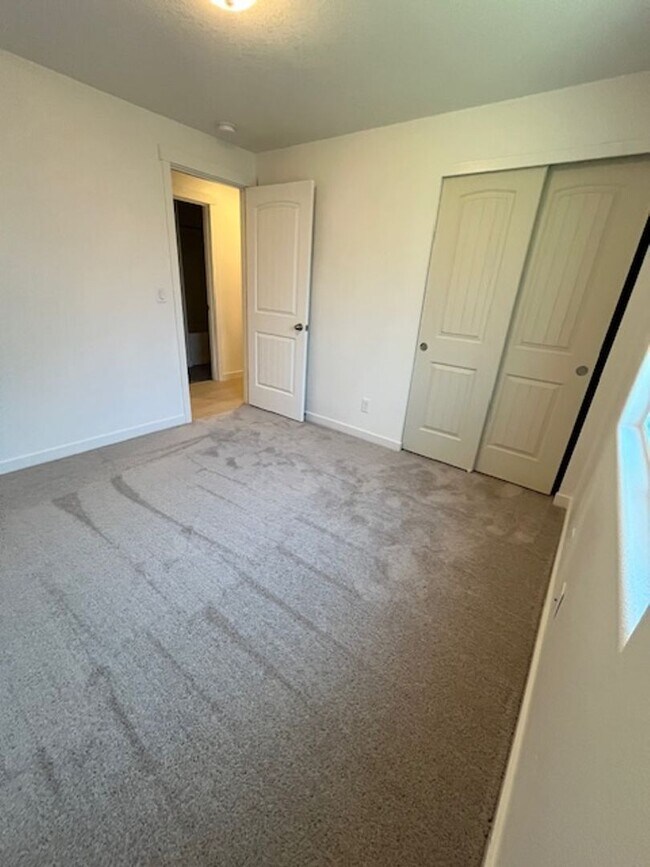 Building Photo - 3 Bedroom 2 Bath Forest Grove OR