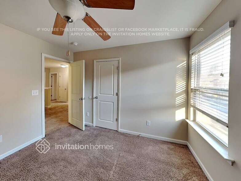 Building Photo - 3479 Village Park Ln SW