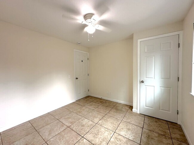 Building Photo - Updated 5 bedroom 2.5 bathroom home in Uni...