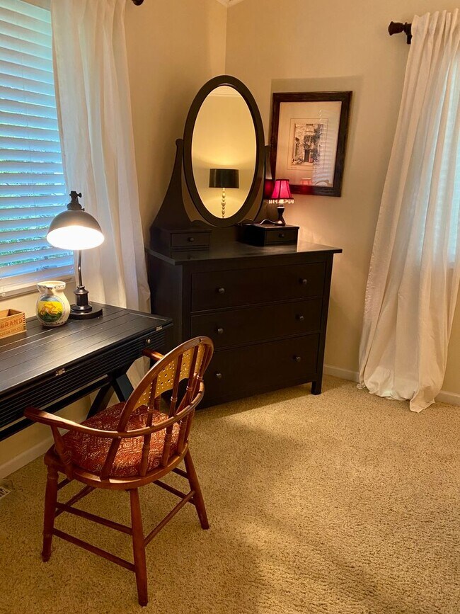 Building Photo - Home on East Bay – Impeccably Furnished Of...