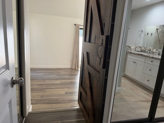 Building Photo - Gorgeous 2 bedroom 2 bath duplex in the trees