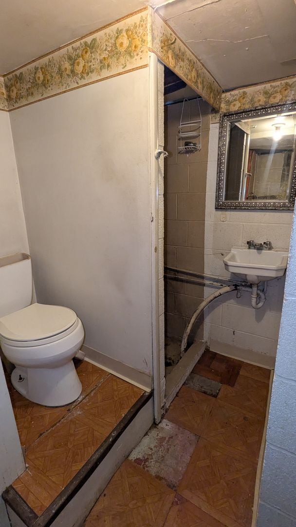 Building Photo - Charming 3-bedroom, 1.5-bathrooms home located in the heart of Akron