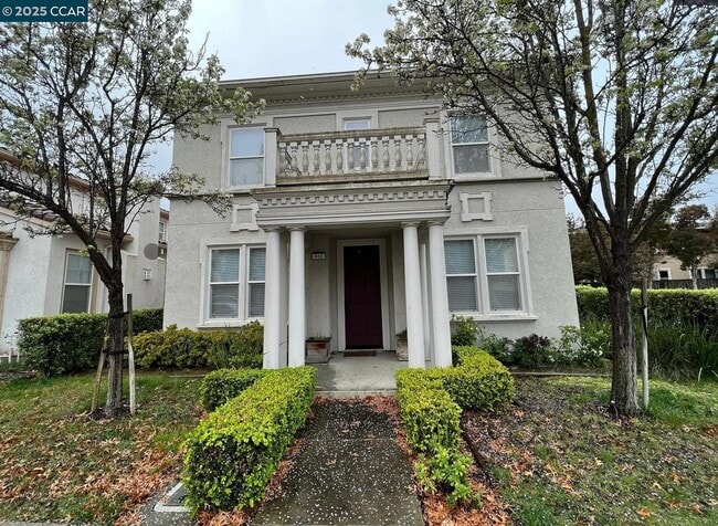 Building Photo - 911 Madrone Ave