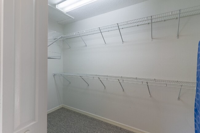 Building Photo - Beautiful 4/2 home Located on a tree lined street in the gate of country club community of the Hu...