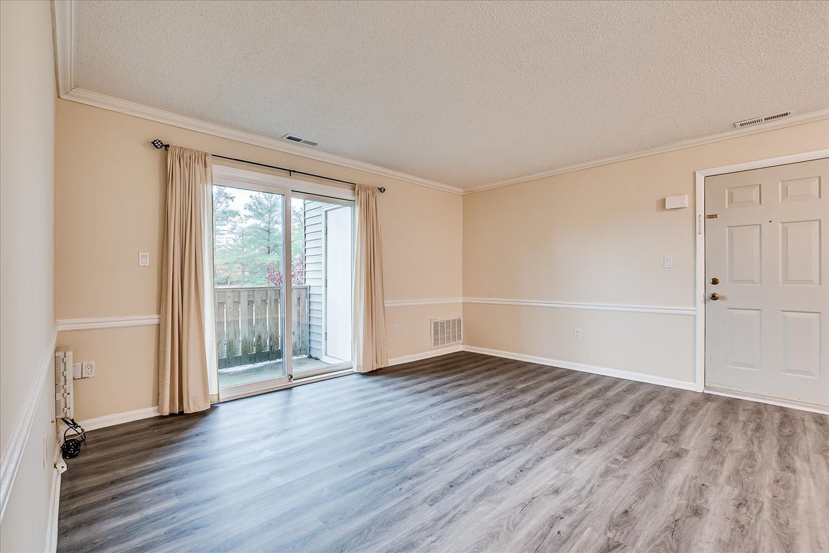 Building Photo - 211 Ravens Crest Dr