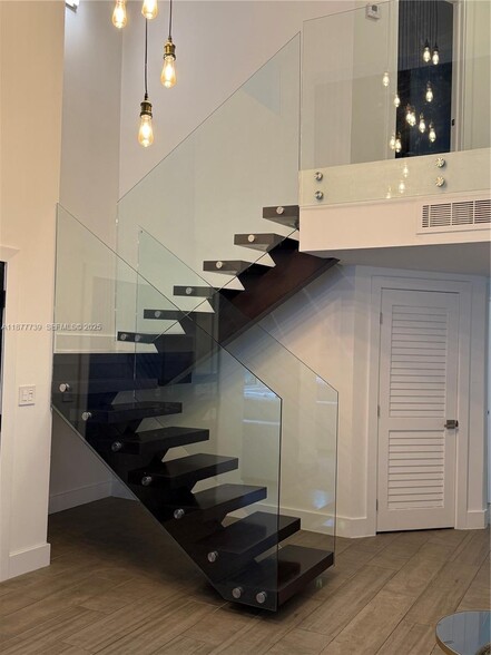 Building Photo - 3231 Salzedo St