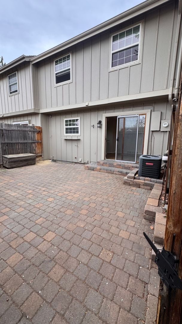 Building Photo - 3 bed 2.5 bath w/ garage, Great location off University and Dry Creek, close to Southglenn Mall a...