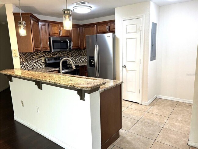 Building Photo - 2015 Erving Cir
