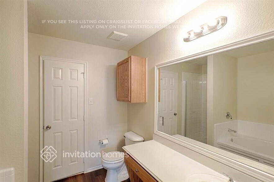 Building Photo - 2804 Mesa Valley Dr