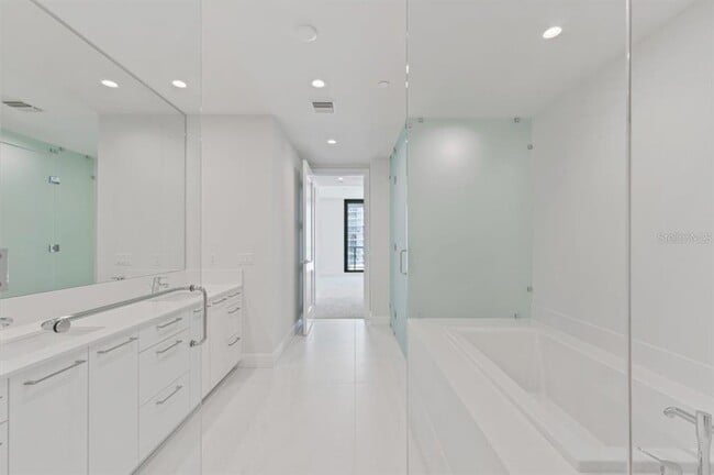 Building Photo - 301 1st St S