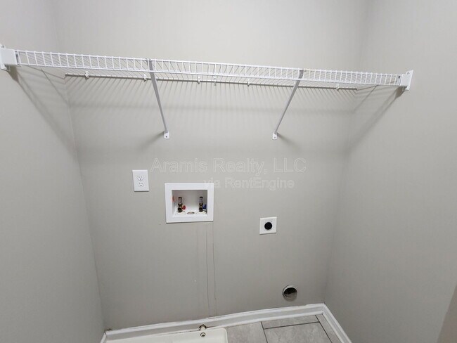 Building Photo - 255 Fieldcrest Dr