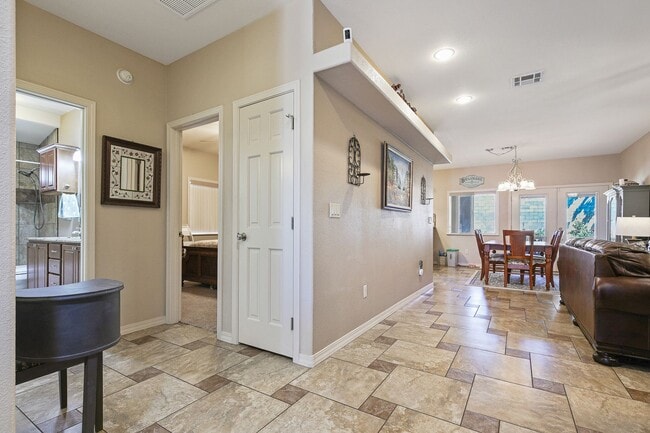 Building Photo - Prestine 4 bedroom home near the Golf Course