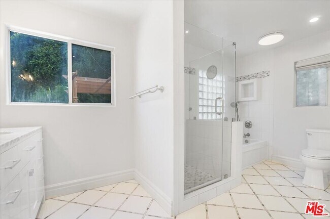 Building Photo - 114 S Layton Dr