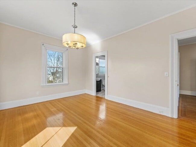 Building Photo - 52 Underwood St