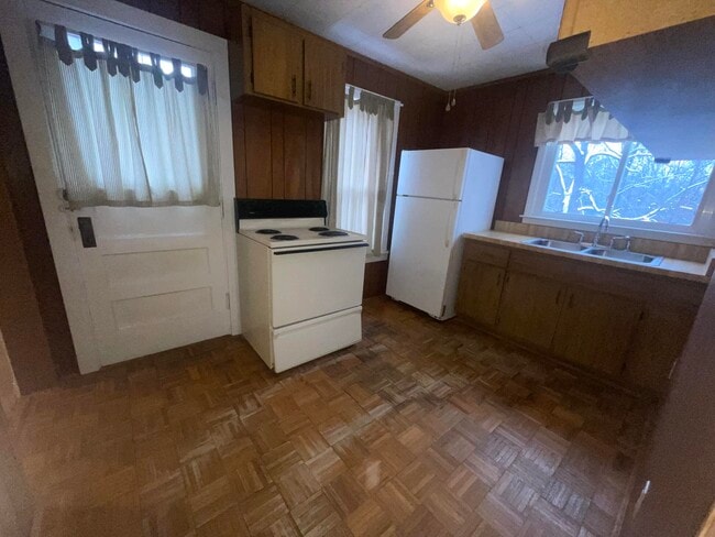 Building Photo - 8224 W Main St