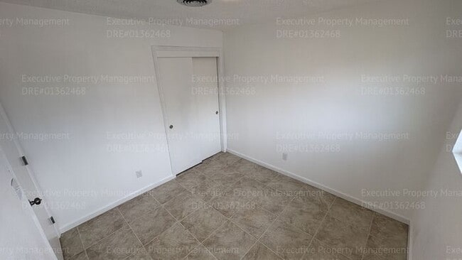 Building Photo - 2 bedroom 1.5 bathroom townhome (Move In Special Available OAC)