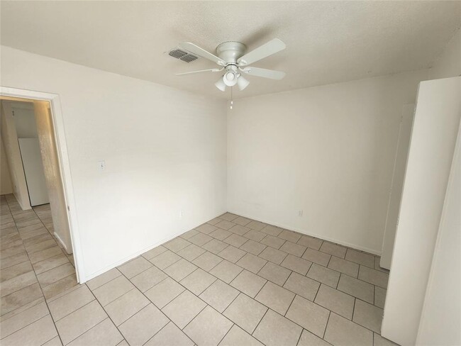 Building Photo - 3408 Lynridge Dr