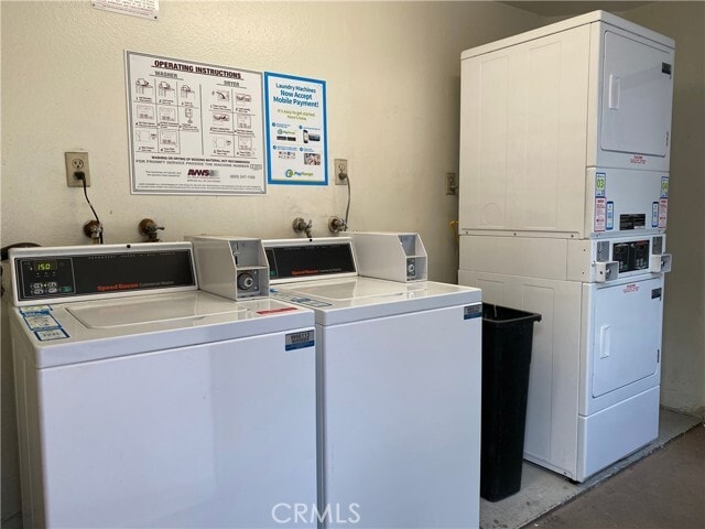 Building Photo - 987 E Del Mar Blvd