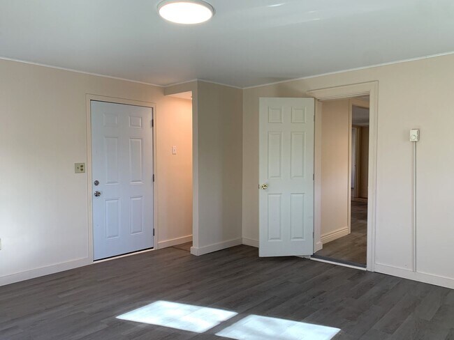 Building Photo - CONTRACT PENDING!! Single family home with...